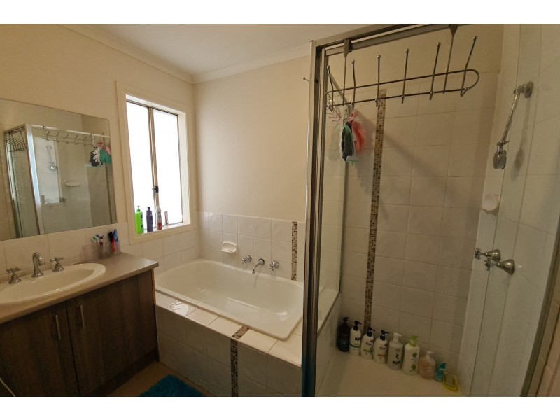 6 Bambi Place, Pakenham VIC 3810