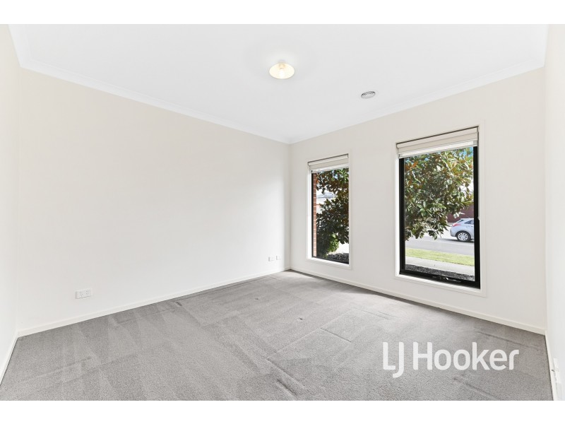 34 Hartland Drive, Cranbourne North VIC 3977