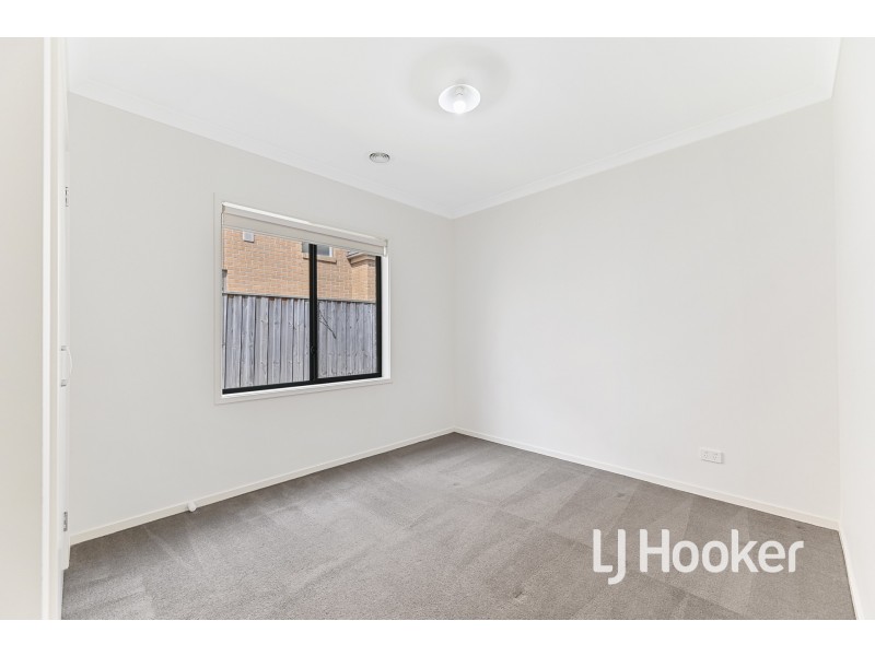 34 Hartland Drive, Cranbourne North VIC 3977