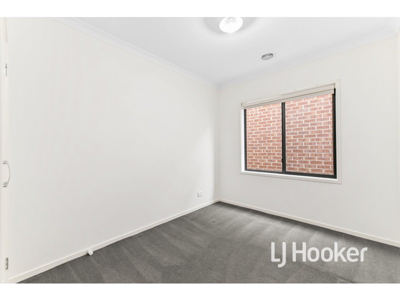 34 Hartland Drive, Cranbourne North VIC 3977