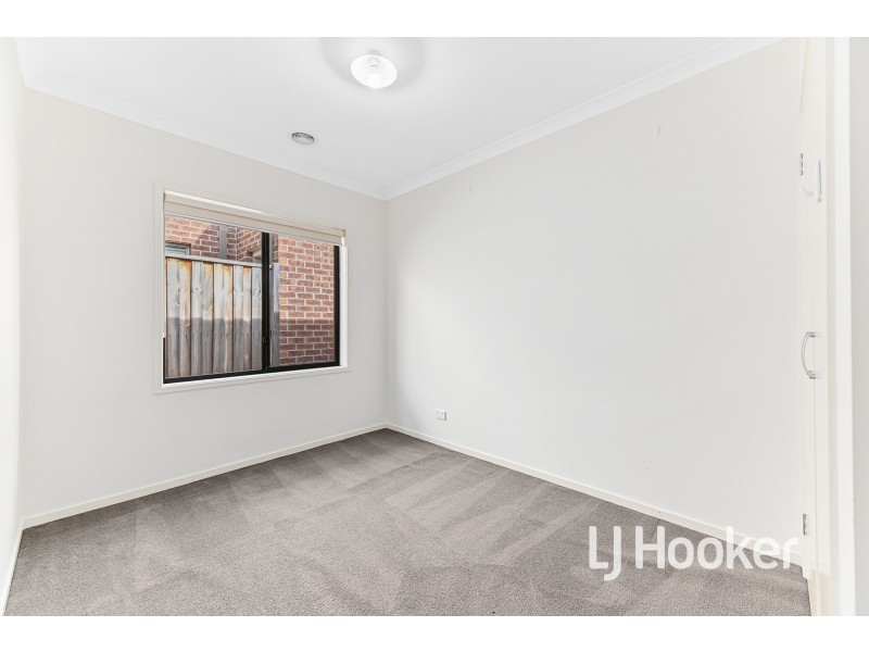 34 Hartland Drive, Cranbourne North VIC 3977