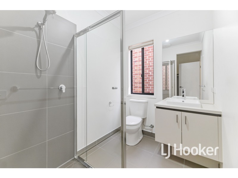 34 Hartland Drive, Cranbourne North VIC 3977