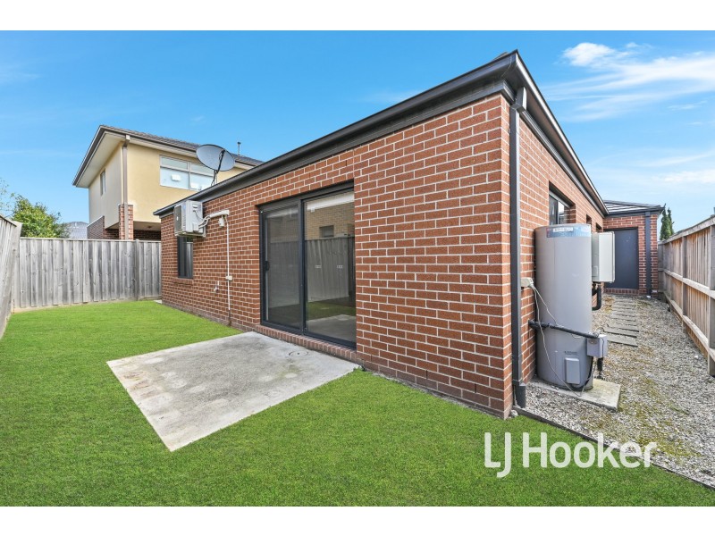 34 Hartland Drive, Cranbourne North VIC 3977