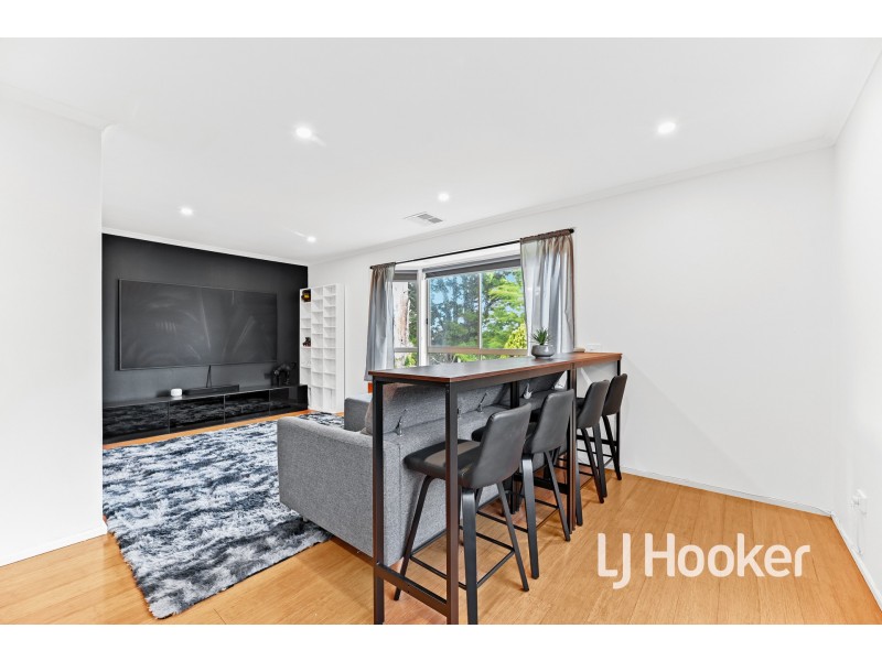 52 Oaktree Drive, Hampton Park VIC 3976