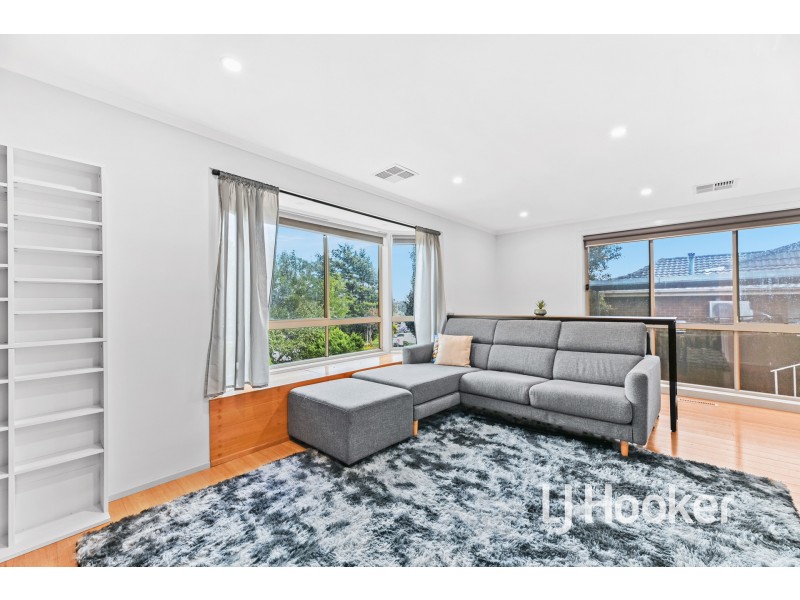 52 Oaktree Drive, Hampton Park VIC 3976