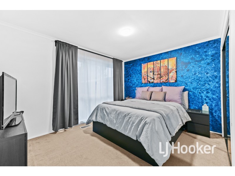 52 Oaktree Drive, Hampton Park VIC 3976