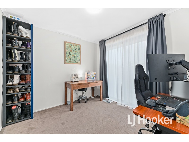 52 Oaktree Drive, Hampton Park VIC 3976