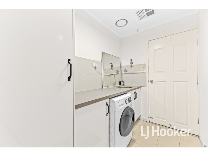 52 Oaktree Drive, Hampton Park VIC 3976