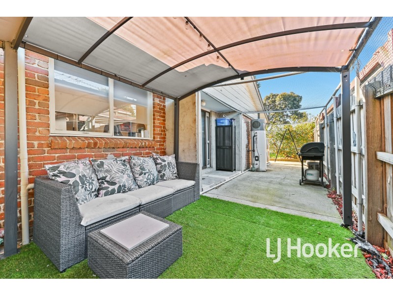 52 Oaktree Drive, Hampton Park VIC 3976