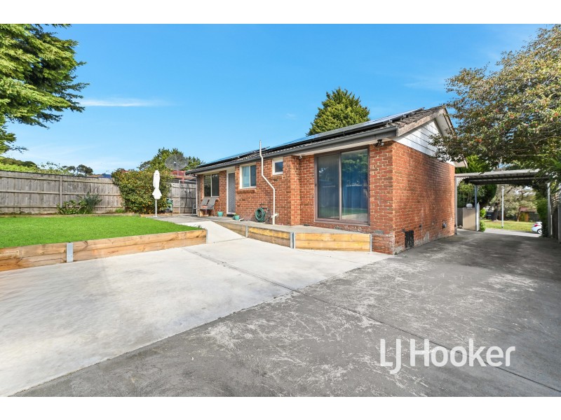 52 Oaktree Drive, Hampton Park VIC 3976