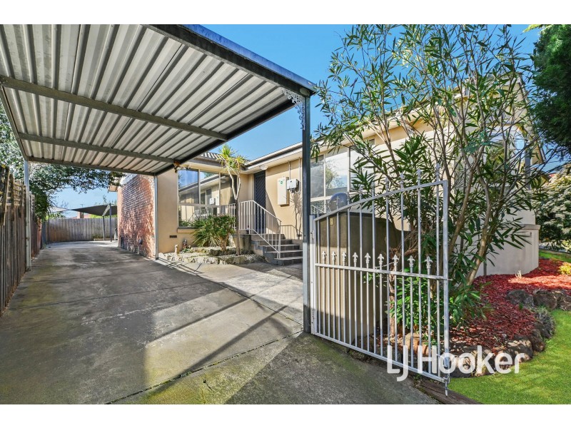 52 Oaktree Drive, Hampton Park VIC 3976