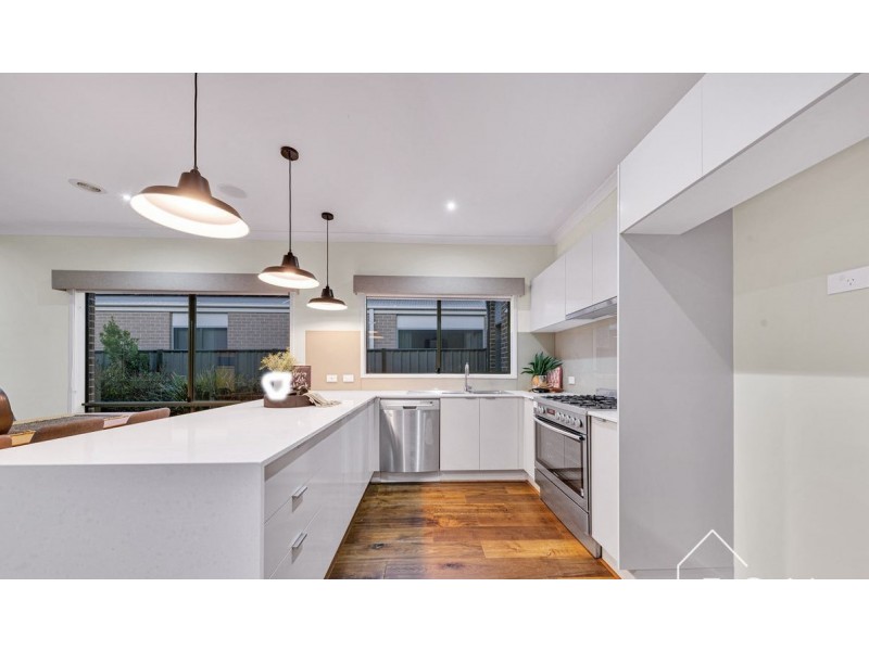 27 Waler Circuit, Clyde North VIC 3978