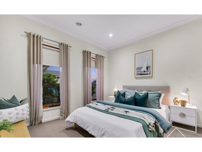 27 Waler Circuit, Clyde North VIC 3978