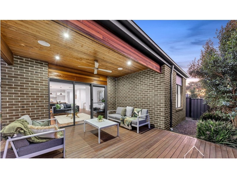 27 Waler Circuit, Clyde North VIC 3978