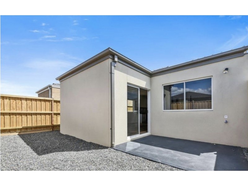 10 Diplomat Crescent, Cranbourne South VIC 3977