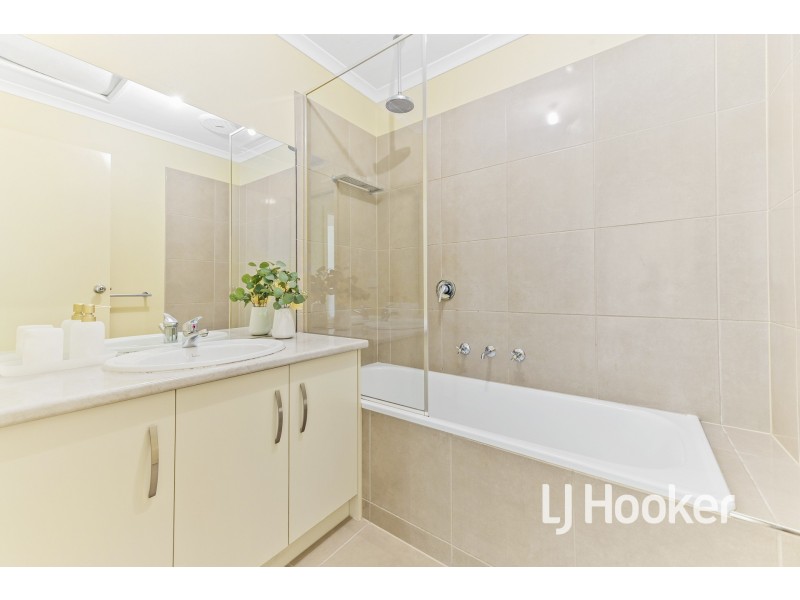 2/30 Bride Avenue, Hampton Park VIC 3976