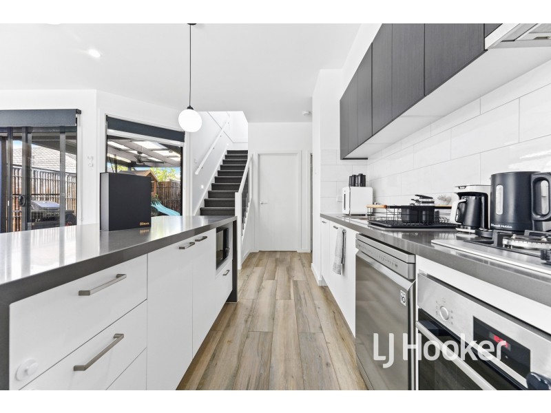 2A Walter Street, Cranbourne VIC 3977