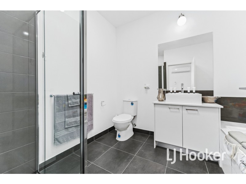 2A Walter Street, Cranbourne VIC 3977