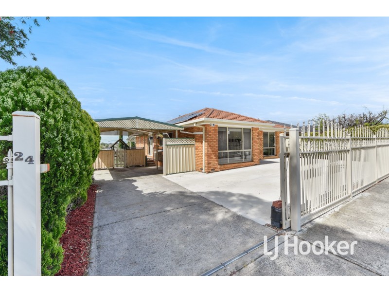 24 Amber Drive, Hampton Park VIC 3976