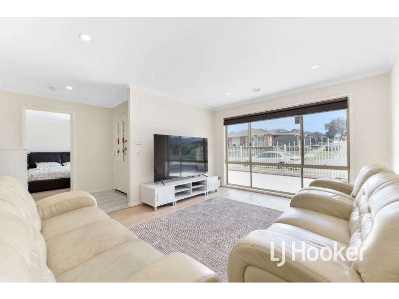 24 Amber Drive, Hampton Park VIC 3976