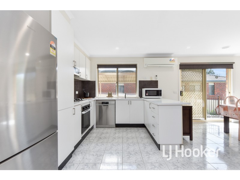 24 Amber Drive, Hampton Park VIC 3976