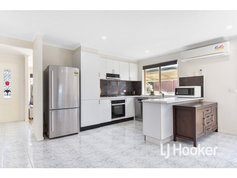 24 Amber Drive, Hampton Park VIC 3976