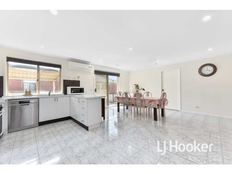 24 Amber Drive, Hampton Park VIC 3976
