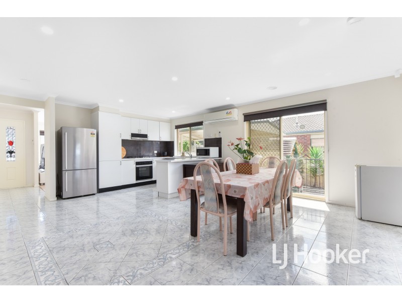 24 Amber Drive, Hampton Park VIC 3976