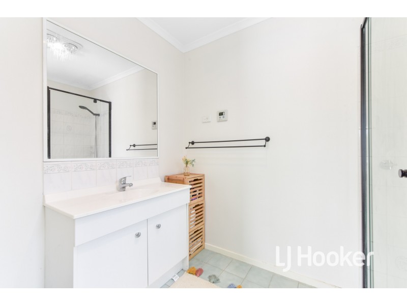 24 Amber Drive, Hampton Park VIC 3976