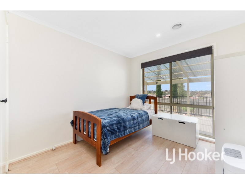 24 Amber Drive, Hampton Park VIC 3976