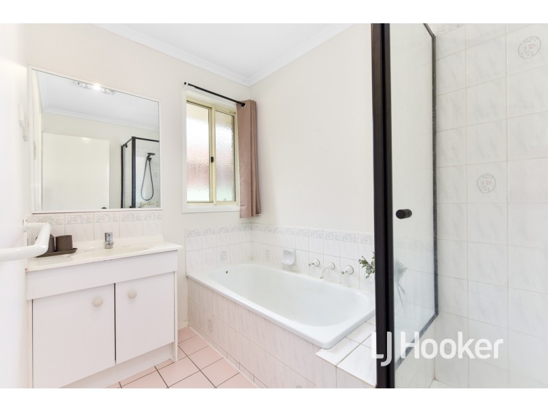 24 Amber Drive, Hampton Park VIC 3976