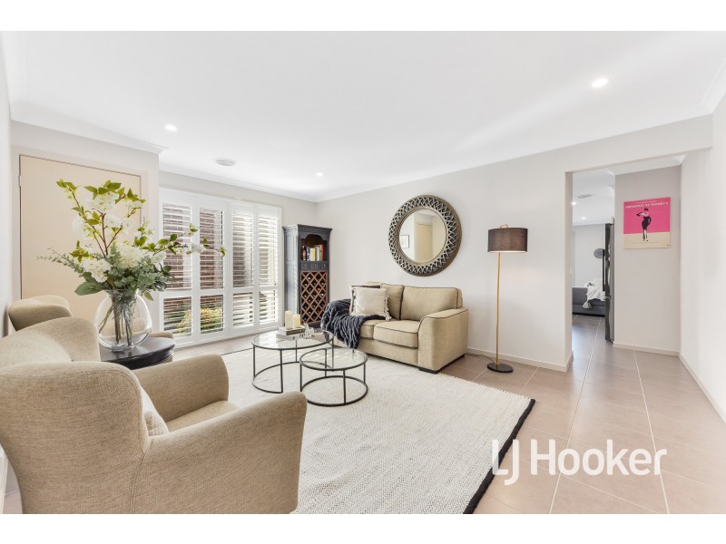 17 Nobel Drive, Cranbourne West VIC 3977