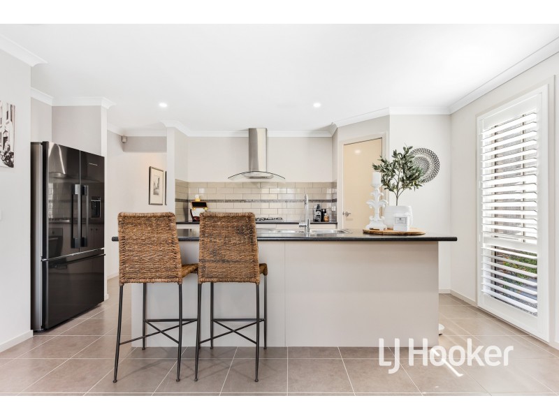 17 Nobel Drive, Cranbourne West VIC 3977