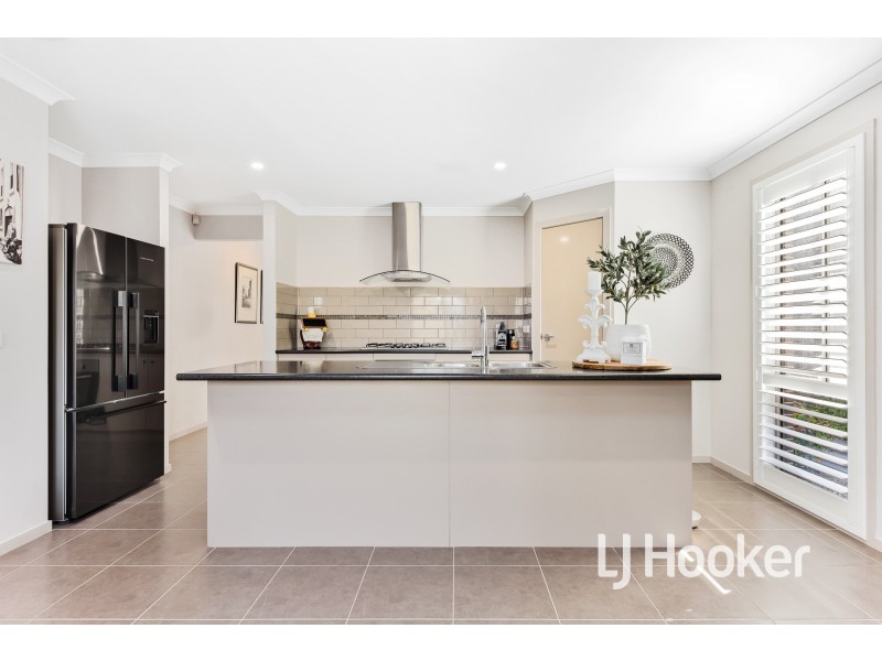 17 Nobel Drive, Cranbourne West VIC 3977