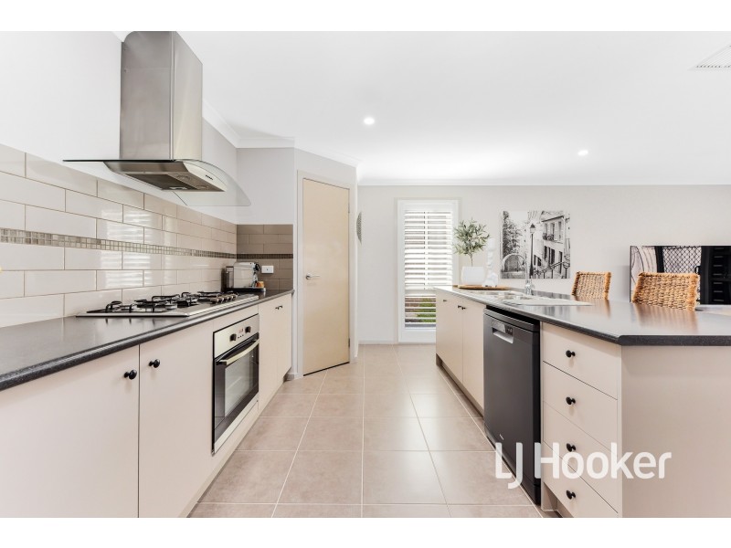 17 Nobel Drive, Cranbourne West VIC 3977