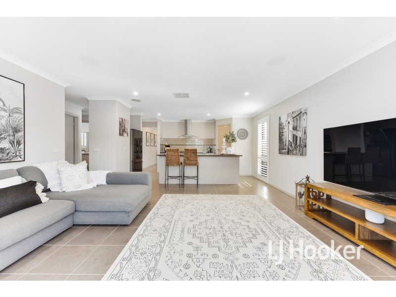 17 Nobel Drive, Cranbourne West VIC 3977