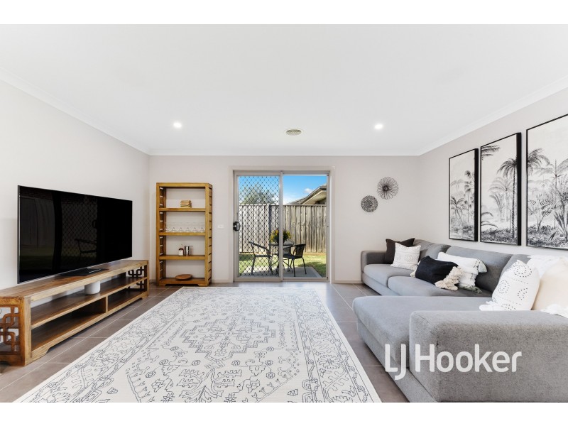 17 Nobel Drive, Cranbourne West VIC 3977