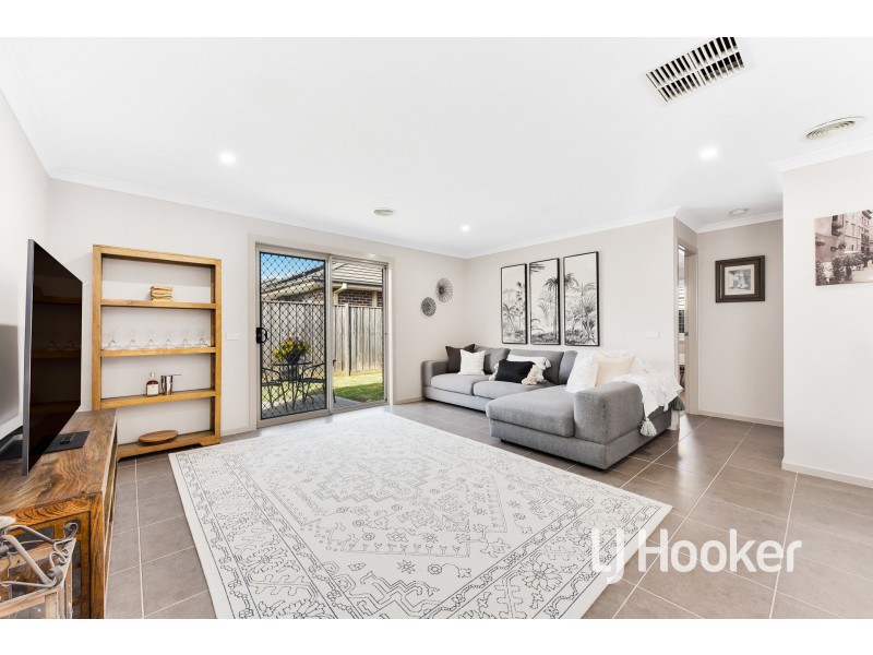 17 Nobel Drive, Cranbourne West VIC 3977
