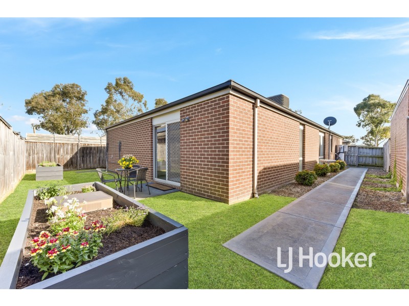 17 Nobel Drive, Cranbourne West VIC 3977
