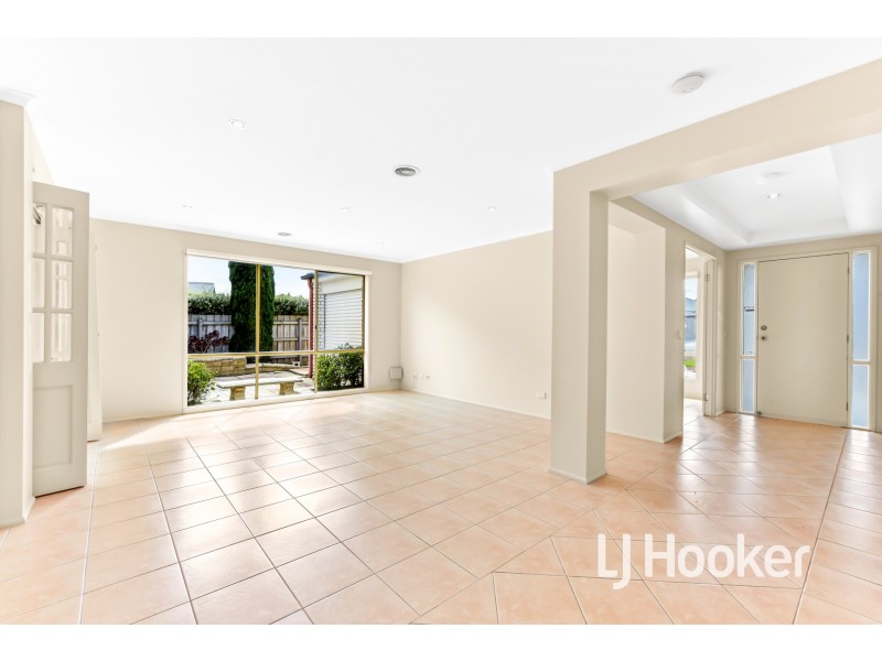 28 Eldershaw Drive, Lynbrook VIC 3975