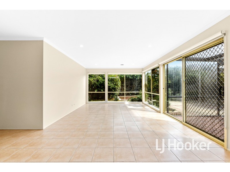 28 Eldershaw Drive, Lynbrook VIC 3975