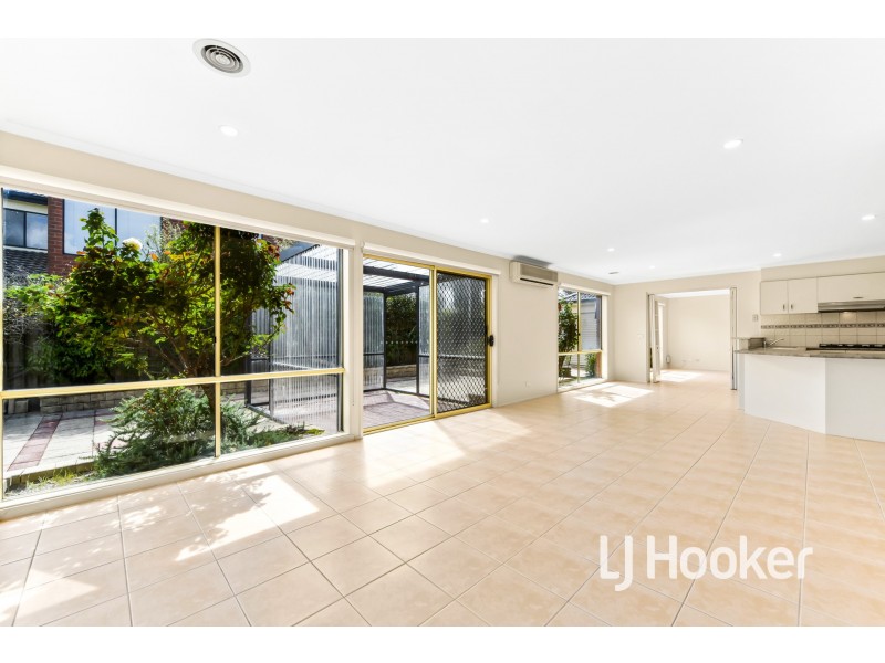 28 Eldershaw Drive, Lynbrook VIC 3975