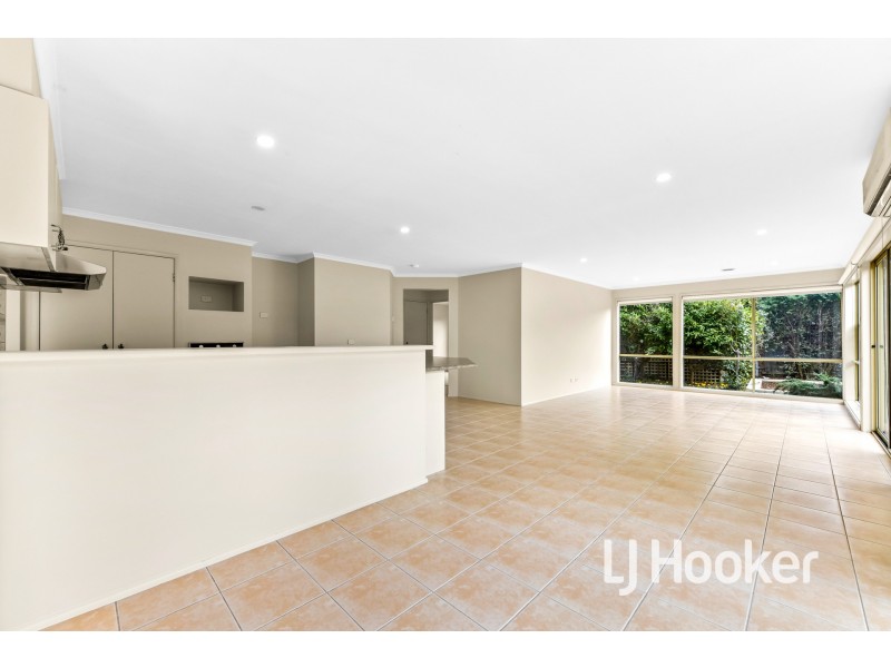 28 Eldershaw Drive, Lynbrook VIC 3975