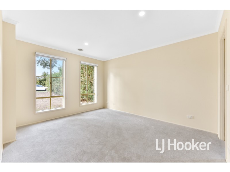 28 Eldershaw Drive, Lynbrook VIC 3975