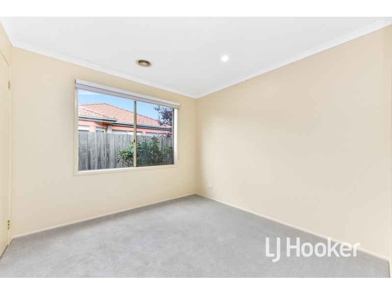 28 Eldershaw Drive, Lynbrook VIC 3975