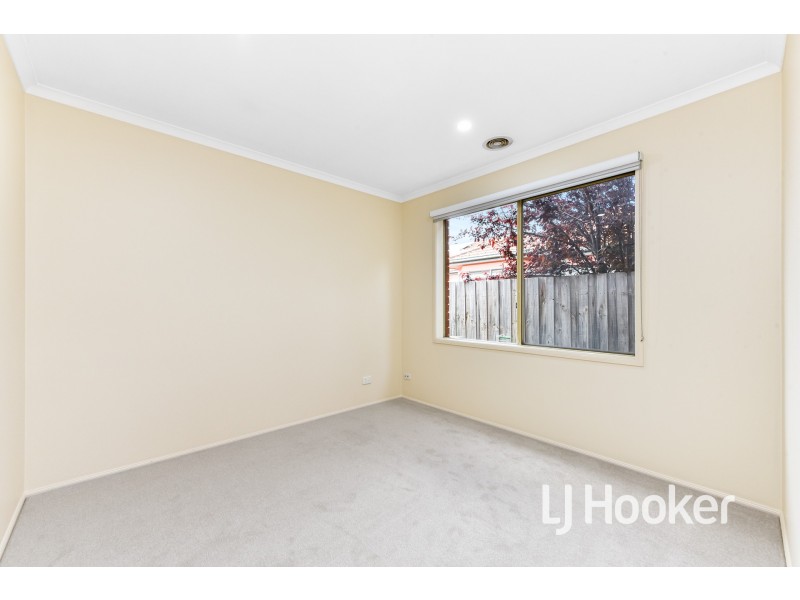 28 Eldershaw Drive, Lynbrook VIC 3975