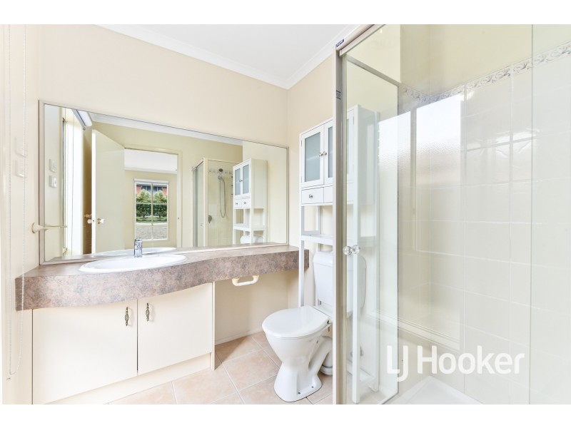 28 Eldershaw Drive, Lynbrook VIC 3975