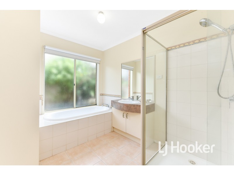28 Eldershaw Drive, Lynbrook VIC 3975