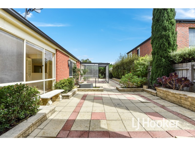 28 Eldershaw Drive, Lynbrook VIC 3975