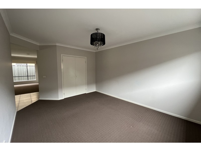 22 Abrus Circuit, Cranbourne North VIC 3977